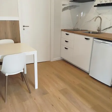 Cosy And Renewed 1 Bedroom In Campolide - 2s Frente